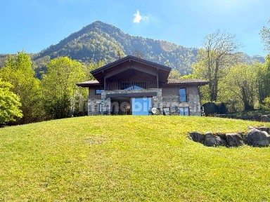 Villa unifamiliare Località Pira Pianeggi 32, Castelveccana