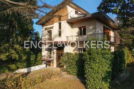 Villa bifamiliare via Teramo 6, Centro, Cairate