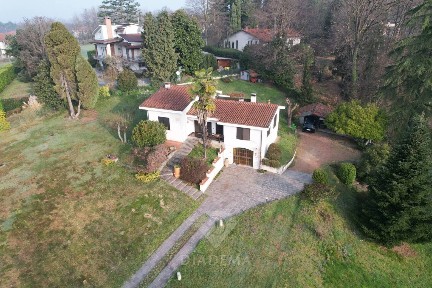Villa unifamiliare via Besnate 2, Centro, Jerago con Orago