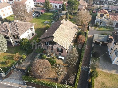 Villa plurifamiliare via Venegono 71, Vigna Trono, Vedano Olona