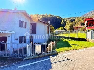Villa bifamiliare via Adua 16, Cremenaga