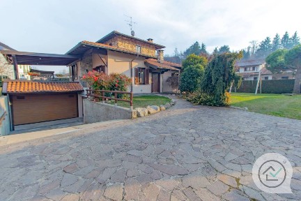 Villa unifamiliare via Turati, 1, Centro, Daverio