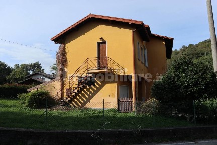 Villa bifamiliare via Carso 8, Centro, Leggiuno