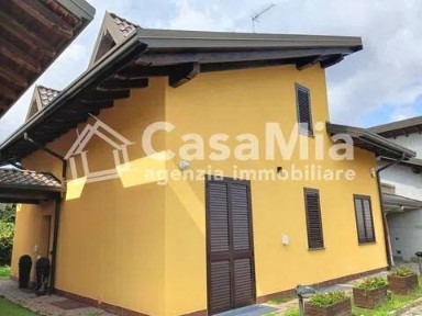 Villa unifamiliare via Giacomo Leopardi, Fagnano Olona