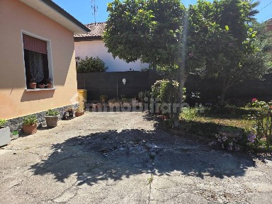Villa unifamiliare via Ciro Menotti 49, Centro, Cavaria con Premezzo