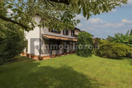Villa bifamiliare, buono stato, 210 m², Buguggiate