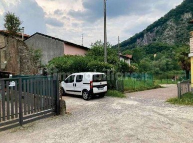 Villa all'asta via Giovanni Verga 5, Bisuschio