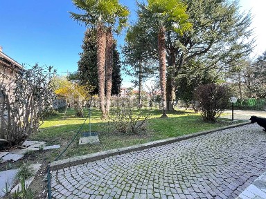 Villa plurifamiliare, buono stato, 659 m², Bolladello Peveranza, Cairate