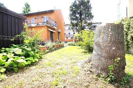 Villa bifamiliare corso italia 337, Centro, Caronno Pertusella