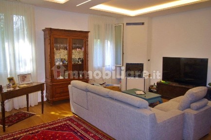 Villa unifamiliare, ottimo stato, 411 m², Semicentro - Ospedale, Gallarate