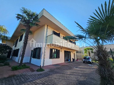 Villa bifamiliare via Luigi Cape', Sesto Calende