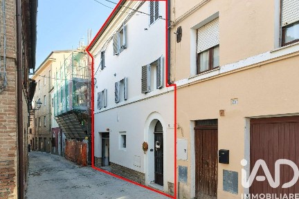 Terratetto unifamiliare via Montecavallo 35, Centro, Tolentino
