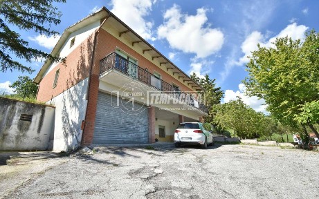 Terratetto unifamiliare C.da San Bartolomeo 3, Centro, Tolentino