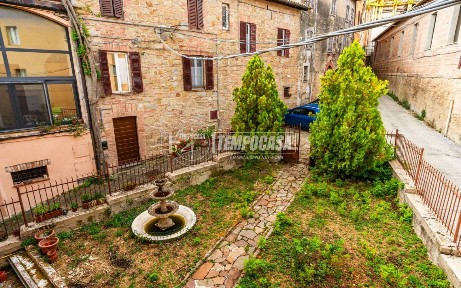 Terratetto unifamiliare via Medici Ansovino, Centro, Camerino