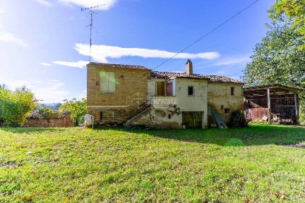 Terratetto unifamiliare 192 m², da ristrutturare, Santa Maria Apparente, Zona Industriale, Civitanova Marche