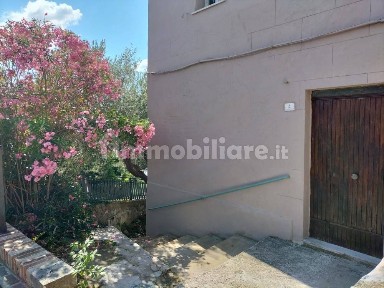 Terratetto unifamiliare via Giacomo Leopardi 18, Centro, Poggio San Vicino