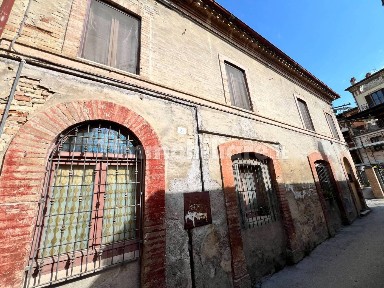 Tolentino, Via dell'Aquila, 2