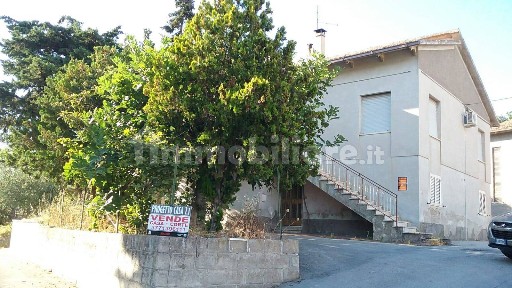 Terratetto unifamiliare 125 m², buono stato, Troviggiano, Cingoli