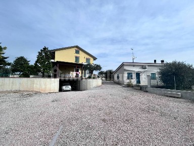 Terratetto unifamiliare Contrada Piana Chienti 18/A, Santa Maria Apparente, Zona Industriale, Civitanova Marche