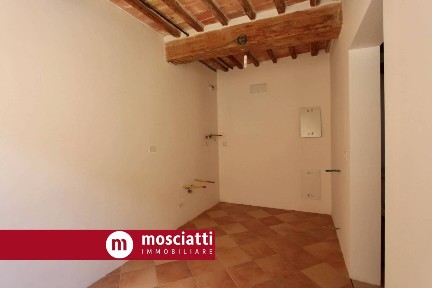 Esanatoglia, Piazza Garibaldi, 14