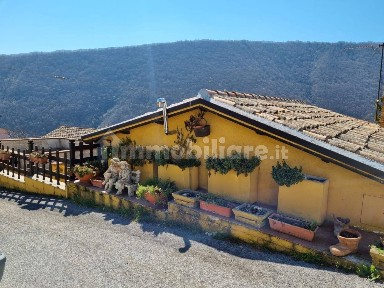 Terratetto unifamiliare via Villa d'Aria 20, Serrapetrona