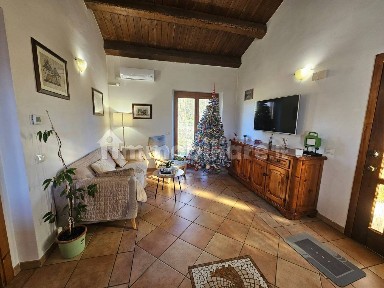 Terratetto unifamiliare 312 m², buono stato, San Severino Marche