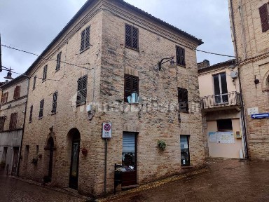 Terratetto unifamiliare via San Liberato 40, Centro, Loro Piceno