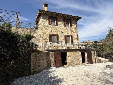 Terratetto unifamiliare via Isola di Valfornace, Valfornace
