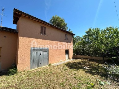 Terratetto unifamiliare 172 m², da ristrutturare, Cesolo, San Severino Marche