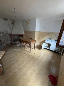 Terratetto unifamiliare 58 m², buono stato, Fiuminata