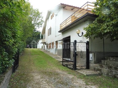 Terratetto unifamiliare 400 m², buono stato, Apiro