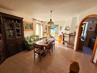 Terratetto unifamiliare 99 m², buono stato, Isola, San Severino Marche