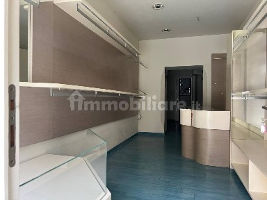 Attività commerciale con laboratorio in Affitto