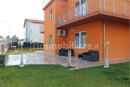 Villa bifamiliare via Bologna, 44, Le Cozze, Monte San Vito