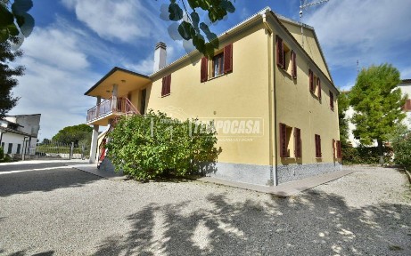 Villa bifamiliare via Recanati, Centro, Osimo