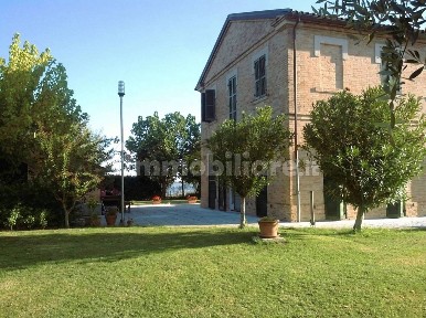Villa unifamiliare via Ponte Magno, Zona Industriale, Monte Roberto