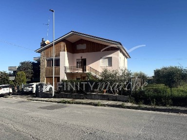 Villa unifamiliare via Giacomo Matteotti 174, Centro, Cupramontana