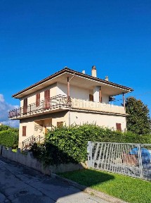 Villa bifamiliare via Mandriole, Cupramontana