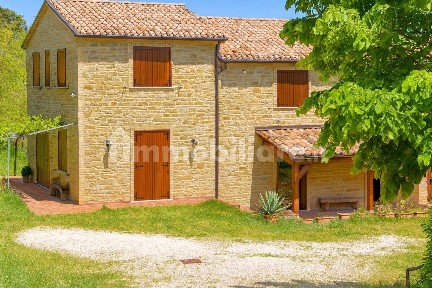 Villa unifamiliare via Colli, Centro, Mergo
