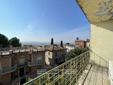 Villa unifamiliare, da ristrutturare, 215 m², Centro, Osimo