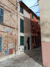 Villa unifamiliare piazza Leopardi 4, Centro, Belvedere Ostrense