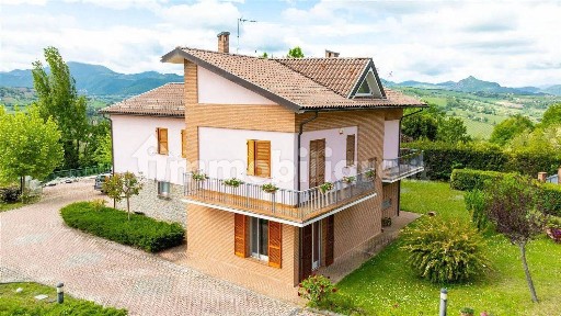 Villa unifamiliare, buono stato, 325 m², Centro, Cupramontana
