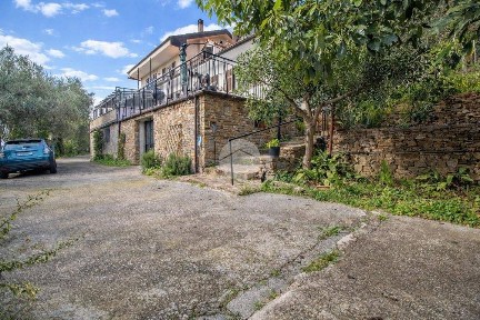 Villa a schiera via Don Luigi Orengo 33, Moltedo, Montegrazie, Imperia