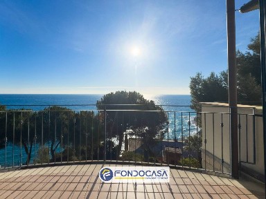 Villa a schiera Strada per Rollo, Cervo
