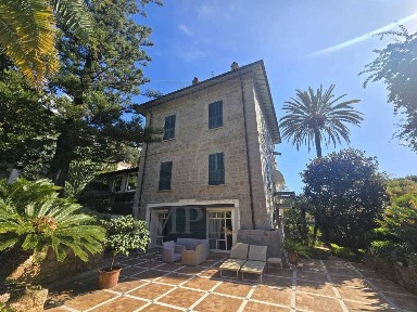 Villa a schiera via Romana, Centro, Bordighera