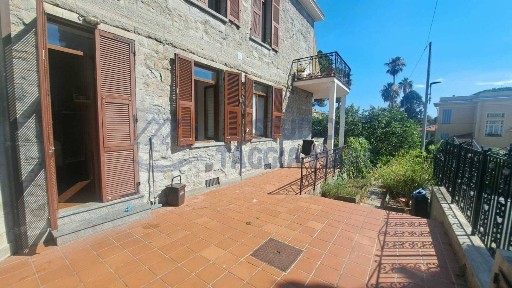 Villa a schiera via Cesare Balbo, Centro, Bordighera