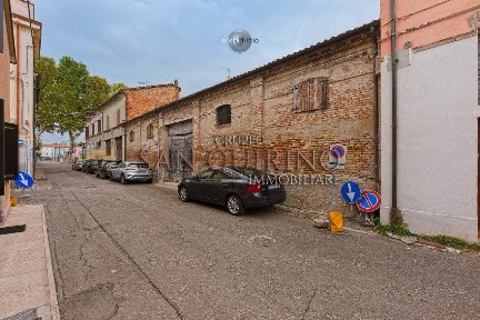 Mirandola, VIA DELLE MURA, 2