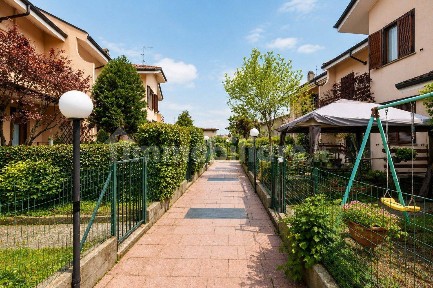 Agrate Brianza, Via Grazia Deledda, 1
