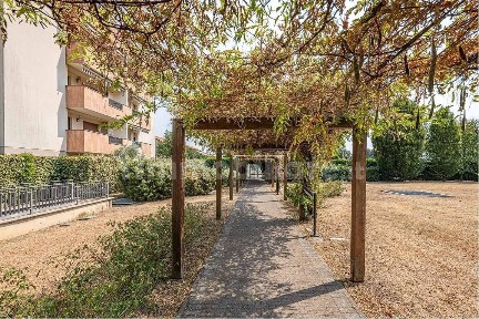 Cesano Maderno, Via Sandro Pertini, 8