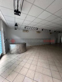 Locale commerciale in Affitto